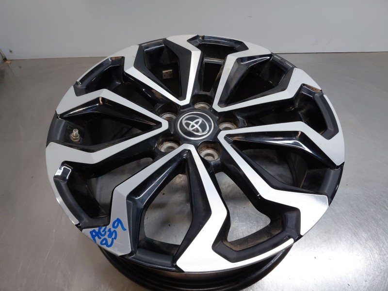 Recambio de llanta para toyota yaris cross mpx style referencia OEM IAM   