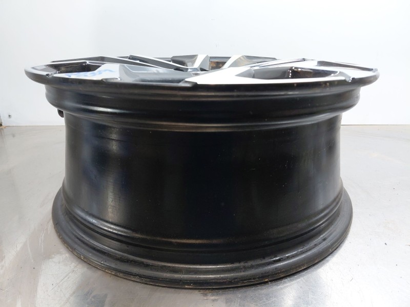 Recambio de llanta para toyota yaris cross mpx style referencia OEM IAM   