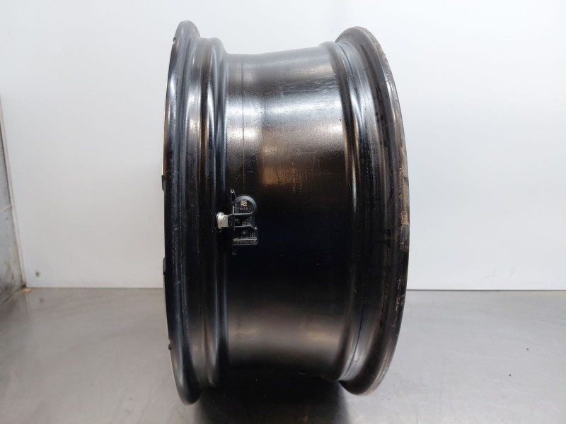 Recambio de llanta para toyota yaris cross mpx style referencia OEM IAM   