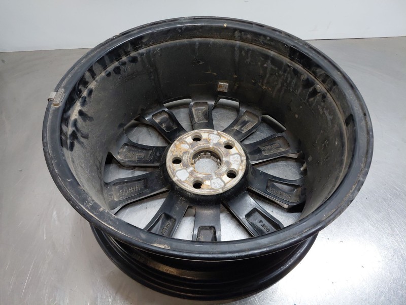 Recambio de llanta para toyota yaris cross mpx style referencia OEM IAM   