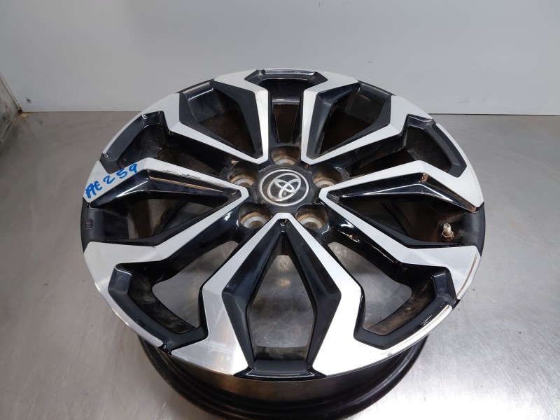 Recambio de llanta para toyota yaris cross mpx style referencia OEM IAM   