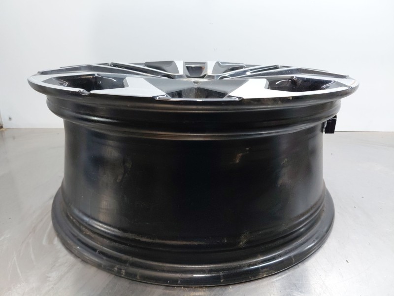 Recambio de llanta para toyota yaris cross mpx style referencia OEM IAM   