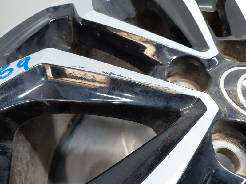 Recambio de llanta para toyota yaris cross mpx style referencia OEM IAM   