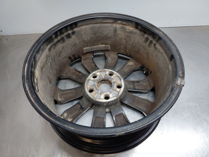 Recambio de llanta para toyota yaris cross mpx style referencia OEM IAM   