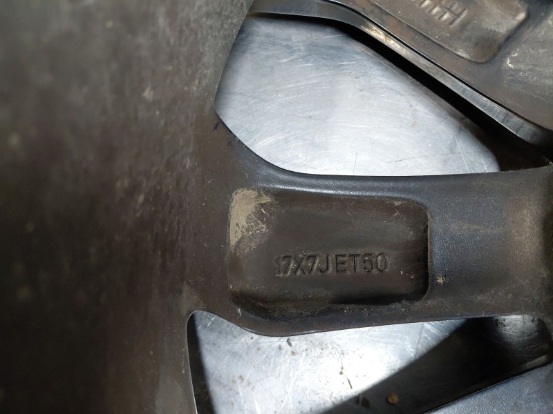 Recambio de llanta para toyota yaris cross mpx style referencia OEM IAM   