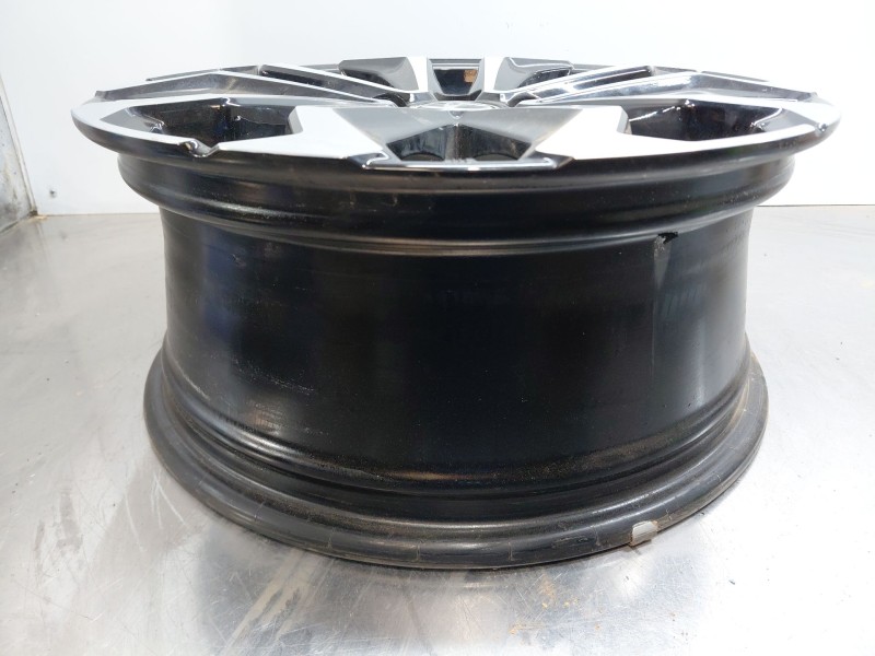 Recambio de llanta para toyota yaris cross mpx style referencia OEM IAM   