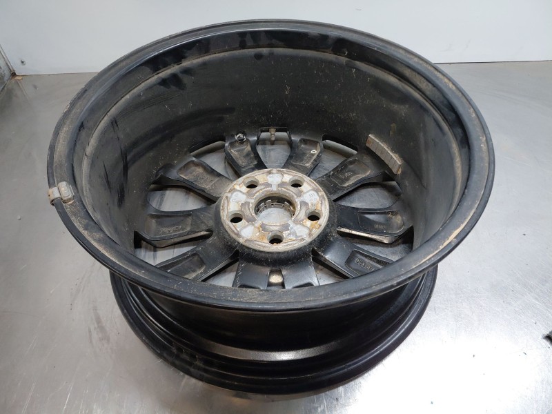 Recambio de llanta para toyota yaris cross mpx style referencia OEM IAM   