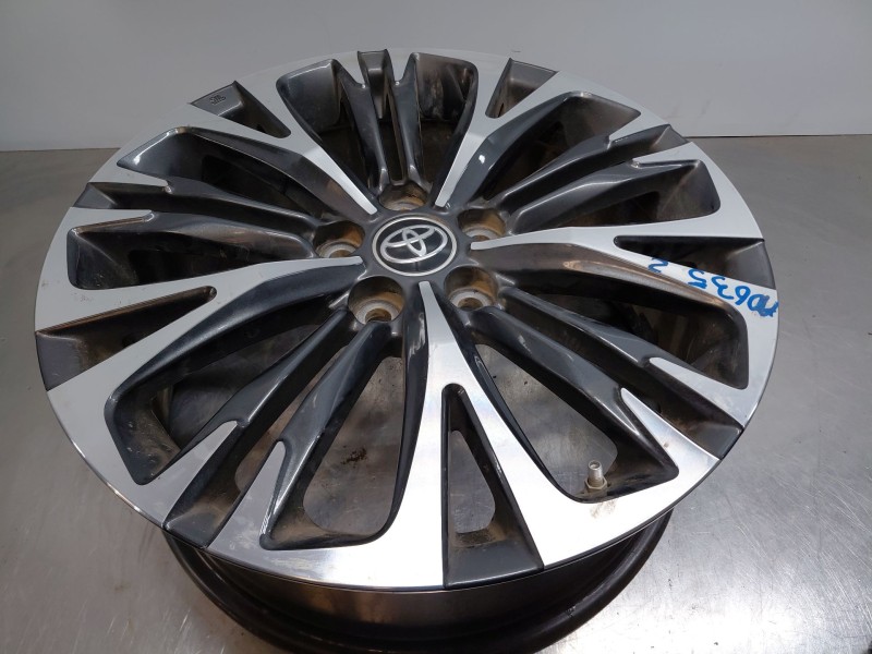 Recambio de llanta para toyota yaris cross mpx style referencia OEM IAM   