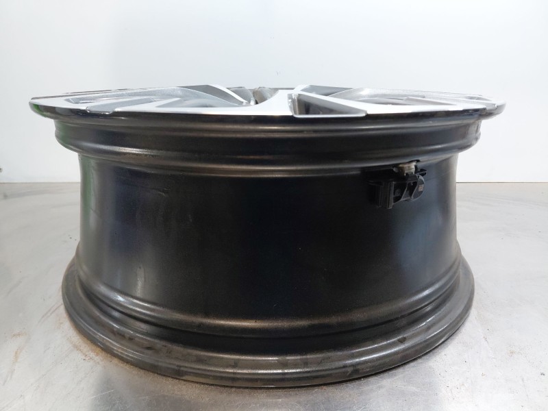 Recambio de llanta para toyota yaris cross mpx style referencia OEM IAM   