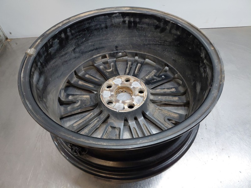 Recambio de llanta para toyota yaris cross mpx style referencia OEM IAM   