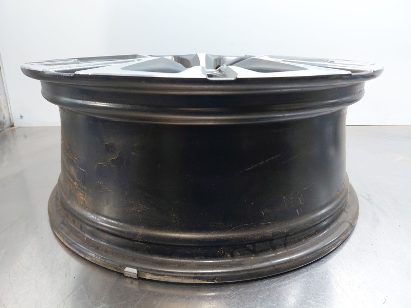 Recambio de llanta para toyota yaris cross mpx style referencia OEM IAM   