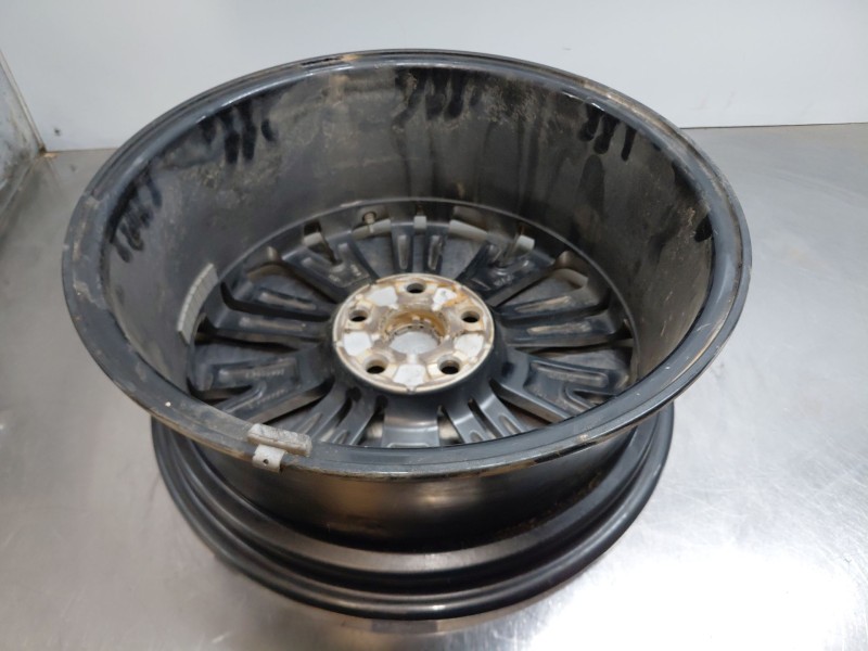 Recambio de llanta para toyota yaris cross mpx style referencia OEM IAM   