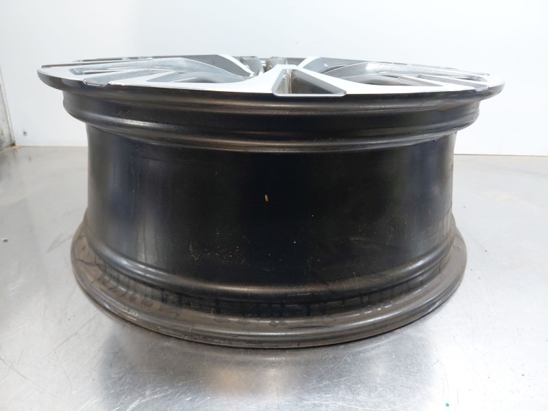 Recambio de llanta para toyota yaris cross mpx style referencia OEM IAM   