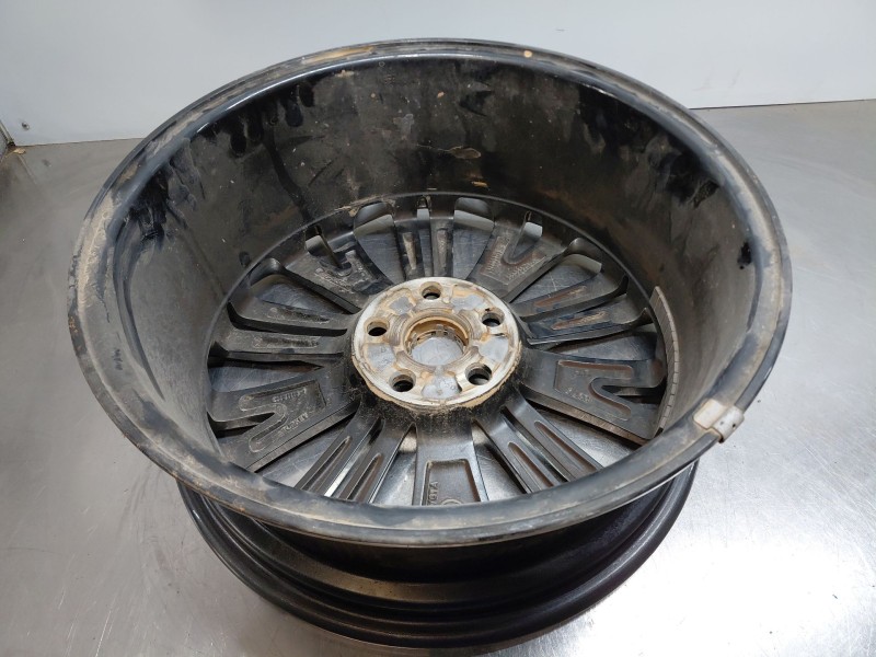 Recambio de llanta para toyota yaris cross mpx style referencia OEM IAM   