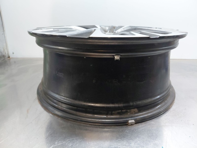 Recambio de llanta para toyota yaris cross mpx style referencia OEM IAM   