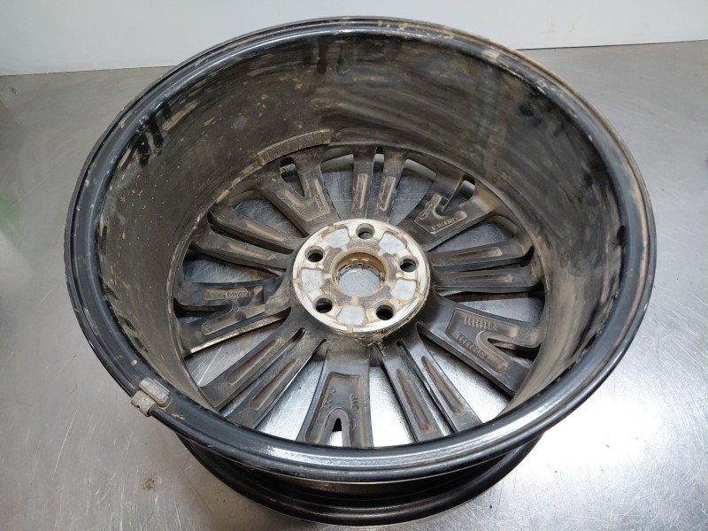 Recambio de llanta para toyota yaris cross mpx style referencia OEM IAM   