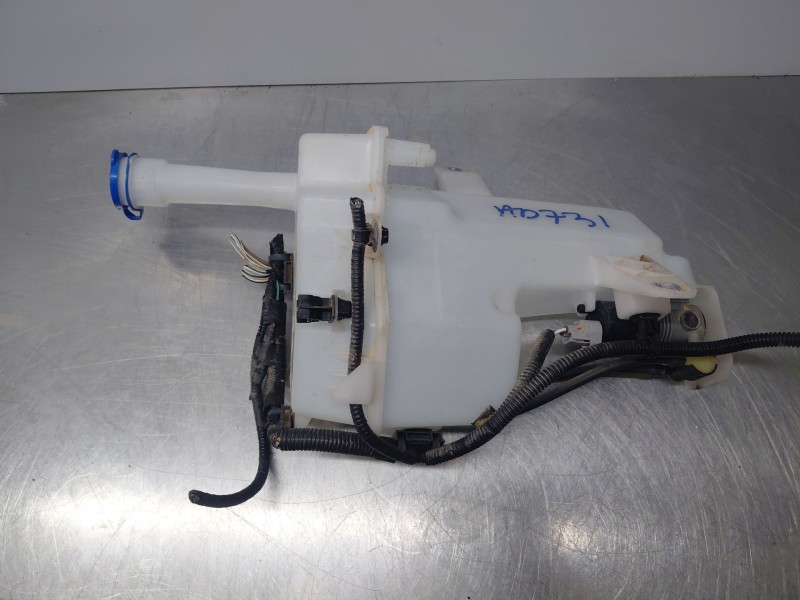 Recambio de deposito limpia para toyota yaris cross mpx style referencia OEM IAM   