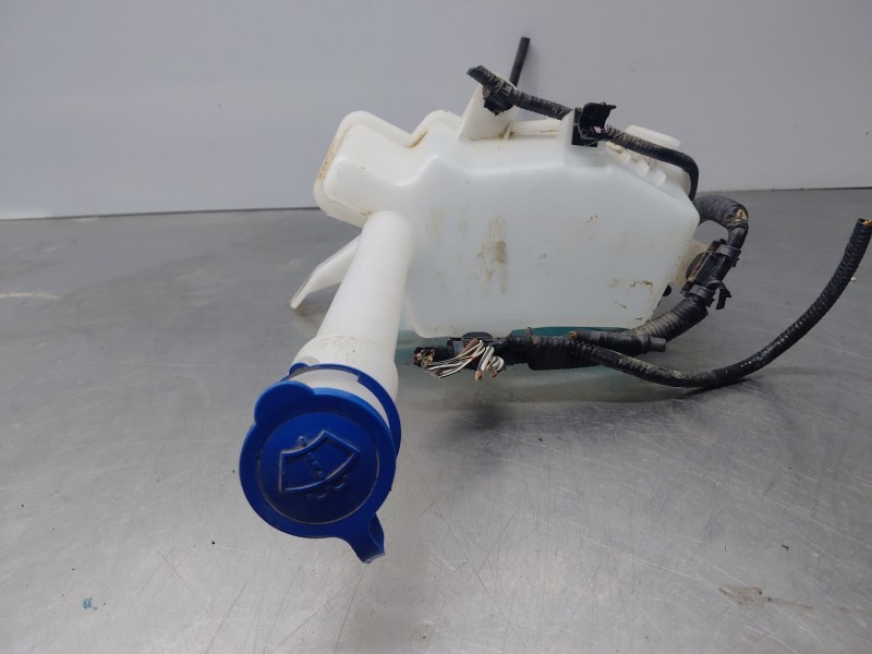 Recambio de deposito limpia para toyota yaris cross mpx style referencia OEM IAM   