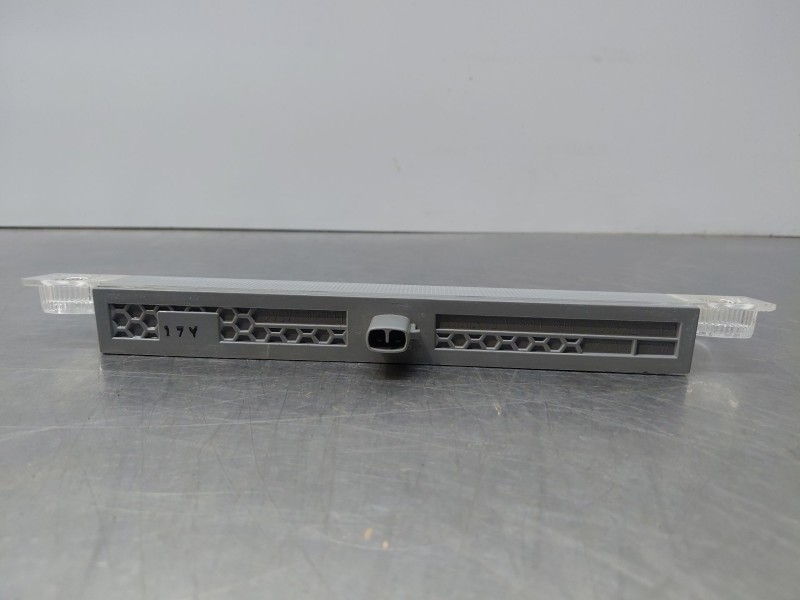 Recambio de luz central de freno para toyota yaris cross mpx style referencia OEM IAM   