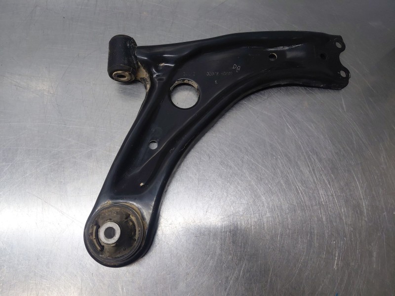Recambio de brazo suspension inferior delantero derecho para toyota yaris cross mpx style referencia OEM IAM   