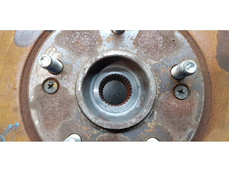 Recambio de mangueta delantera izquierda para hyundai tucson essence bluedrive 2wd referencia OEM IAM 51715D7000  