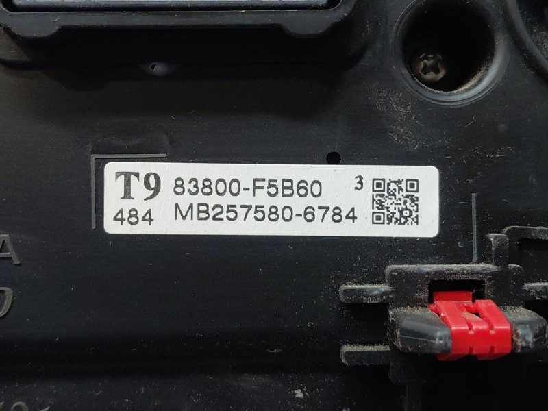 Recambio de cuadro instrumentos para toyota yaris cross mpx style referencia OEM IAM   
