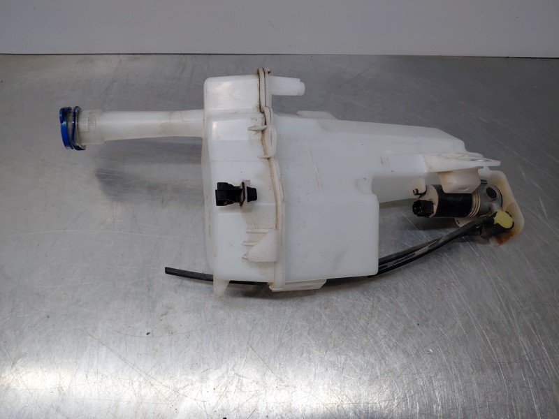 Recambio de deposito limpia para toyota yaris cross mpx style referencia OEM IAM   