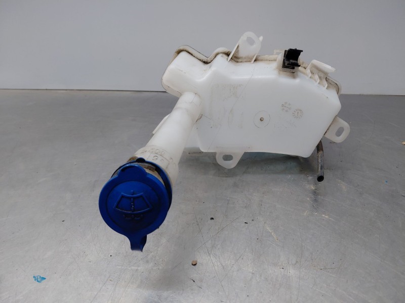 Recambio de deposito limpia para toyota yaris cross mpx style referencia OEM IAM   