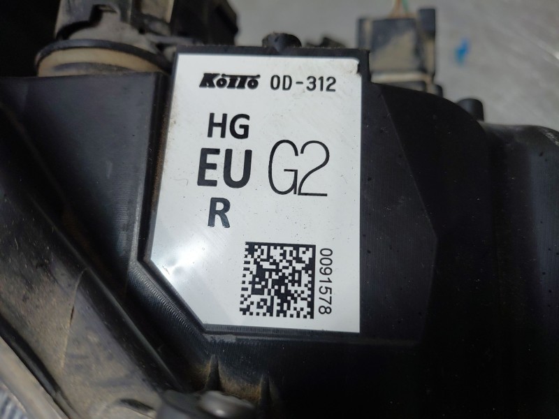 Recambio de faro derecho para toyota yaris cross mpx style referencia OEM IAM   