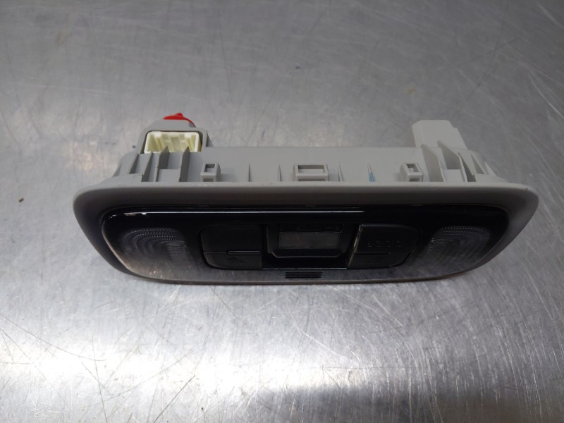 Recambio de luz interior para toyota yaris cross mpx style referencia OEM IAM 81260K0100B0  