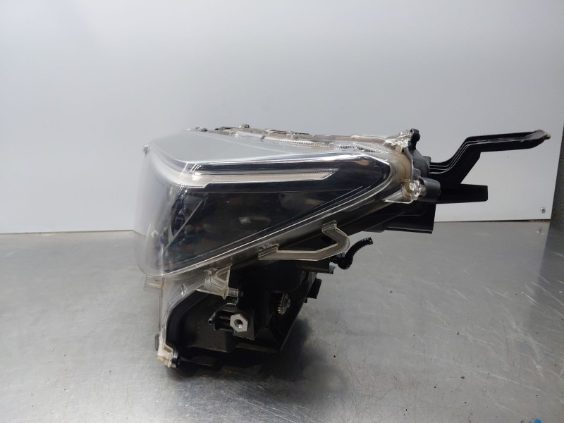 Recambio de faro izquierdo para toyota yaris cross mpx style referencia OEM IAM 811500DP50  