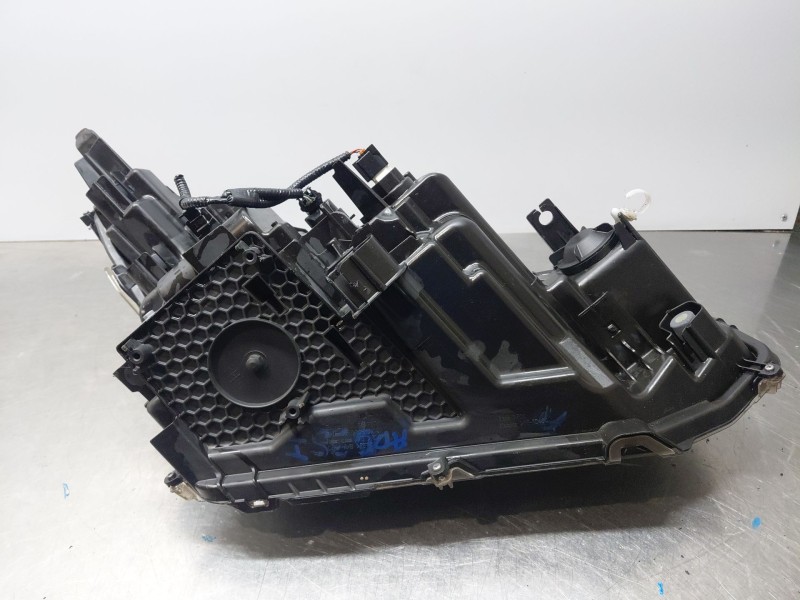 Recambio de faro izquierdo para toyota yaris cross mpx style referencia OEM IAM 811500DP50  