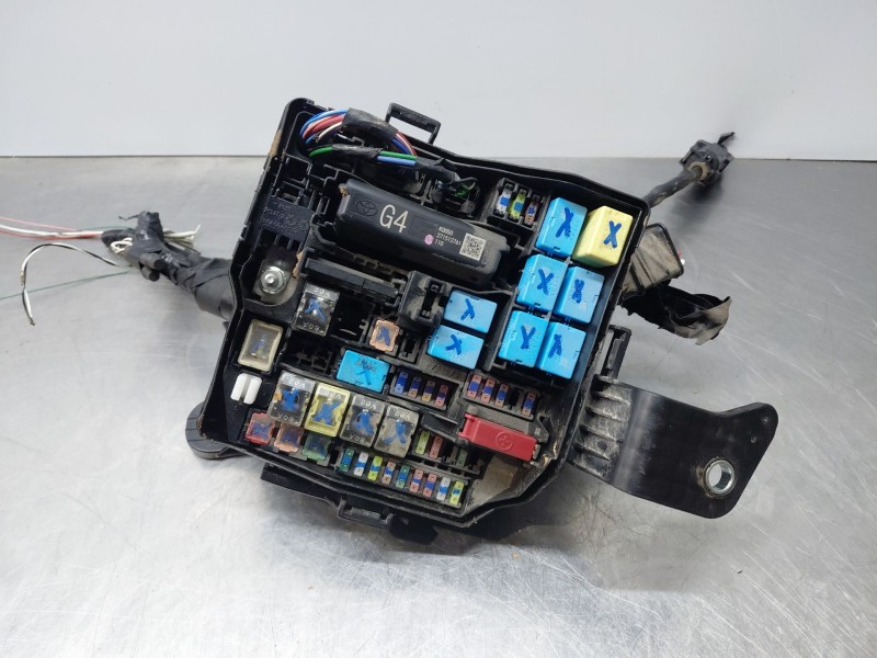 Recambio de caja reles / fusibles para toyota yaris cross mpx style referencia OEM IAM   