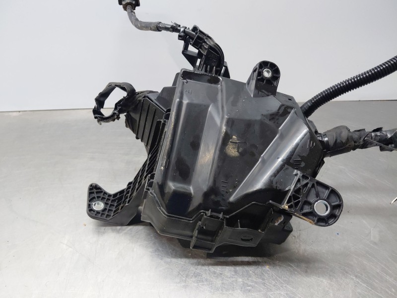 Recambio de caja reles / fusibles para toyota yaris cross mpx style referencia OEM IAM   