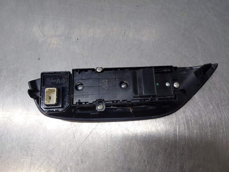 Recambio de mando elevalunas delantero izquierdo para toyota yaris cross mpx style referencia OEM IAM   