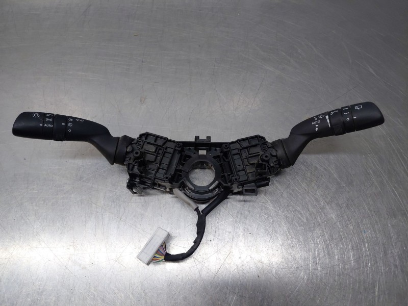 Recambio de mando multifuncion para toyota yaris cross mpx style referencia OEM IAM 8431902010  