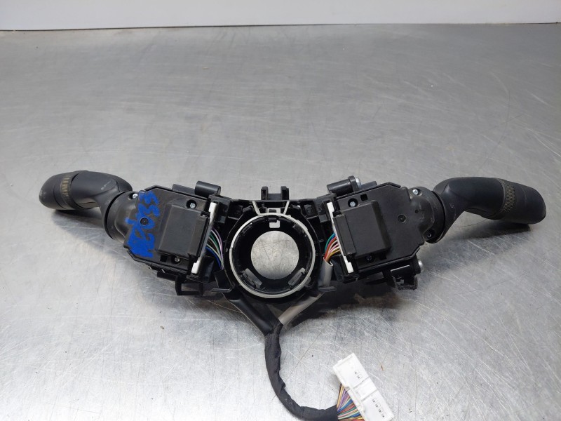 Recambio de mando multifuncion para toyota yaris cross mpx style referencia OEM IAM 8431902010  