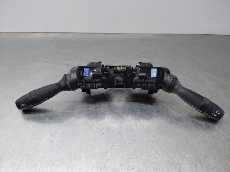 Recambio de mando multifuncion para toyota yaris cross mpx style referencia OEM IAM 8431902010  