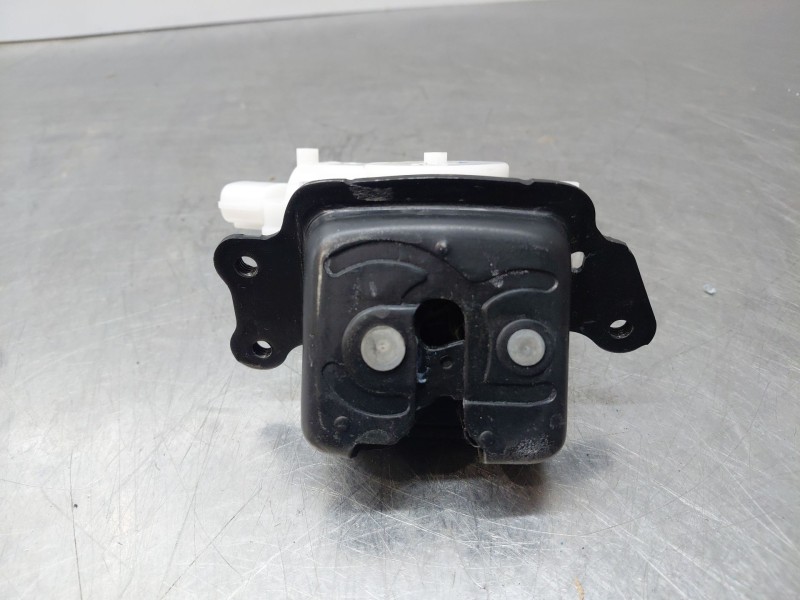 Recambio de cerradura maletero / porton para toyota yaris cross mpx style referencia OEM IAM 693500D220  