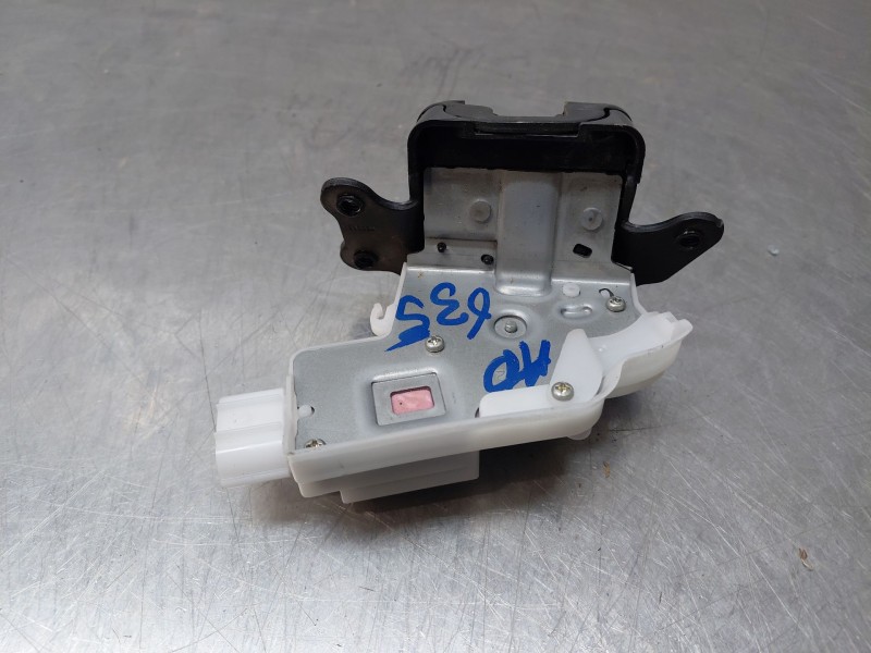 Recambio de cerradura maletero / porton para toyota yaris cross mpx style referencia OEM IAM 693500D220  