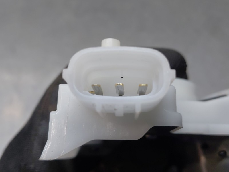 Recambio de cerradura maletero / porton para toyota yaris cross mpx style referencia OEM IAM 693500D220  
