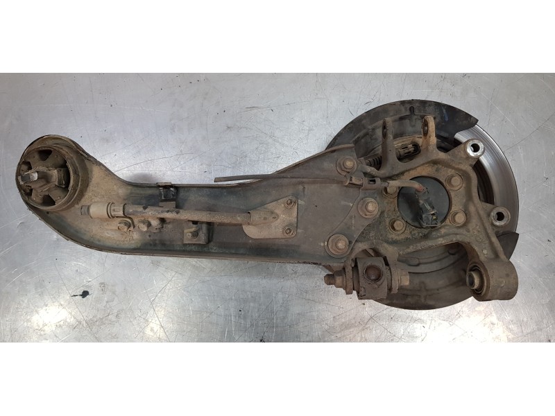 Recambio de mangueta trasera derecha para hyundai tucson essence bluedrive 2wd referencia OEM IAM 52720D7000  