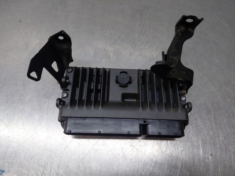 Recambio de centralita motor uce para toyota yaris cross mpx style referencia OEM IAM   
