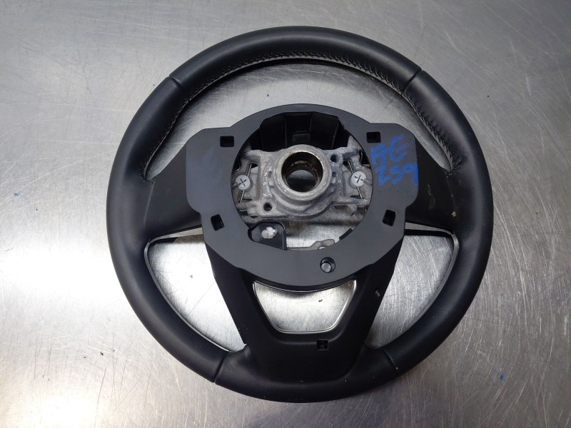 Recambio de volante para toyota yaris cross mpx style referencia OEM IAM   