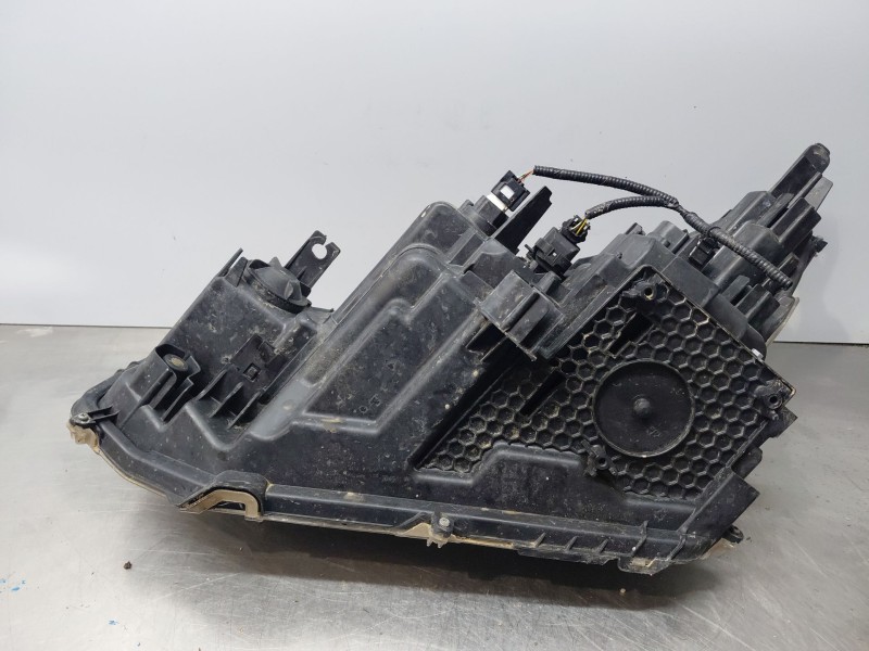 Recambio de faro derecho para toyota yaris cross mpx style referencia OEM IAM   