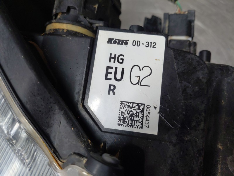 Recambio de faro derecho para toyota yaris cross mpx style referencia OEM IAM   