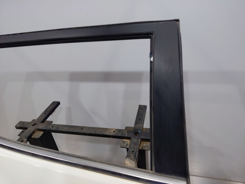 Recambio de puerta trasera derecha para ssangyong korando urban referencia OEM IAM   