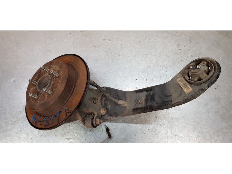 Recambio de mangueta trasera derecha para hyundai tucson essence bluedrive 2wd referencia OEM IAM 52720D7000  