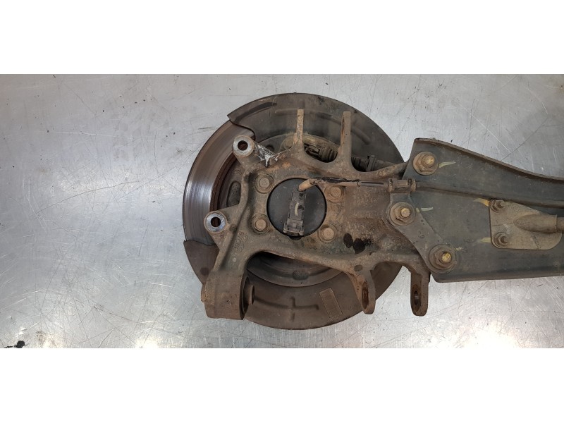 Recambio de mangueta trasera izquierda para hyundai tucson essence bluedrive 2wd referencia OEM IAM 52710D7000  