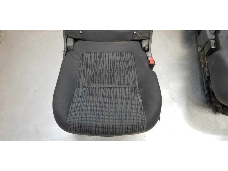 Recambio de asientos traseros segunda fila para peugeot 5008 allure referencia OEM IAM 8852CK 1606889180 8852CK Recambio de asientos traseros segunda fila para peugeot 5008 allure referencia OEM IAM 8852CK 1606889180 8852CK